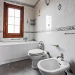 Daire Red House